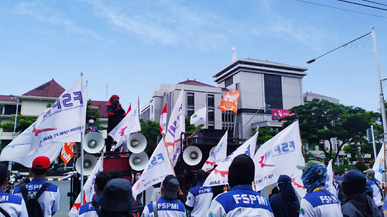 Ngotot !!! Buruh Minta Gubernur Jawa Tengah Revisi UMK Naik 10 Persen