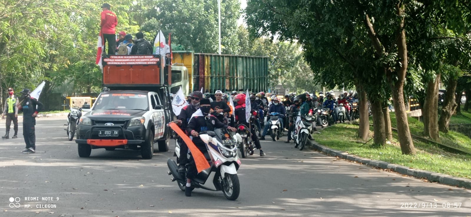 Buruh Cilegon Serbu KP3 Banten, Ini tuntutannya