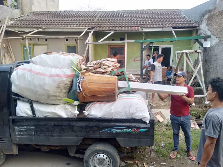 Perum Mega Regency Jalankan Program Bank Sampah Kponline 2284