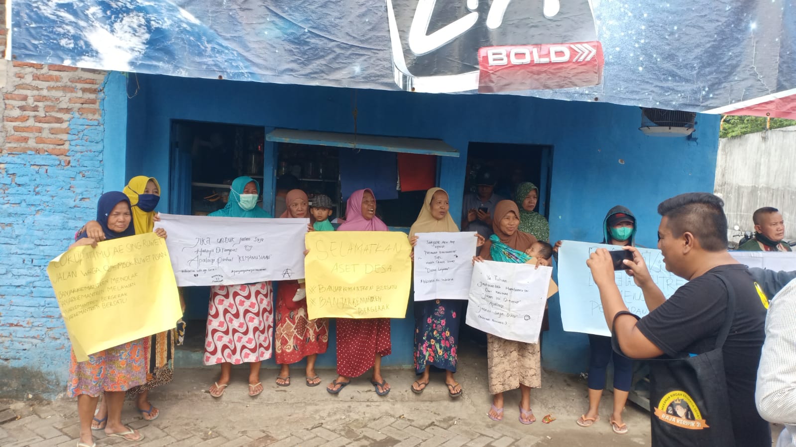 Warga Banjar Kemantren Sidoarjo Bersatu Pertahankan Jalan Desa Yang Akan Dikuasai PT Indo Ceria Plastik & Printing
