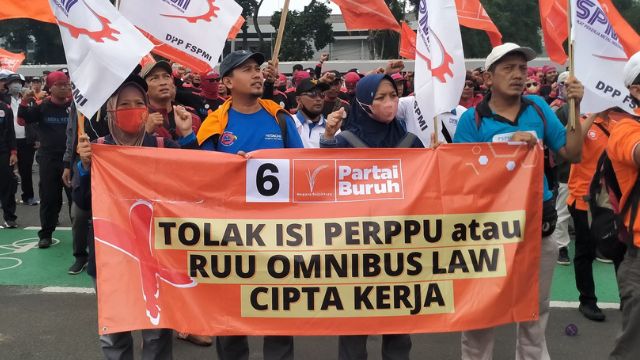 Tolak Pengesahan Perppu Cipta Kerja Jadi Undang-Undang, Buruh ...