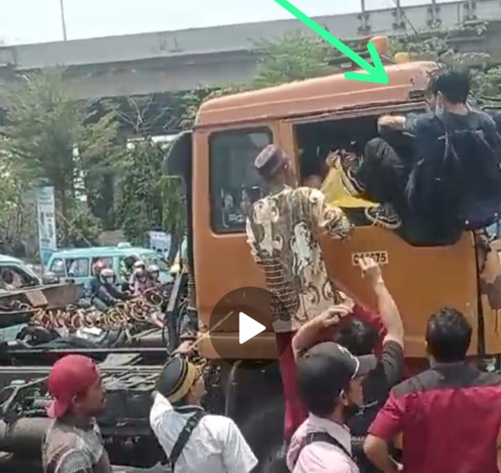 Supir Trailer di Keroyok Rombongan Pengantar Jenazah