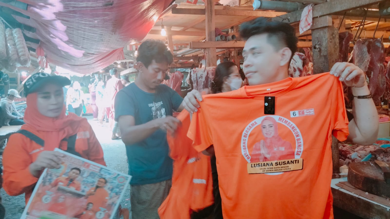 Bertemu Konstituen, Relawan Partai Buruh Dapil 2 Kota Bekasi Adakan Salam Satu Pasar