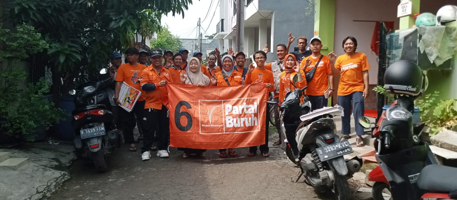 Caleg DPRD Kabupaten Bekasi Dapil 2 Dwi Yunianto Sapa Warga Perumahan Mustika Wanasari