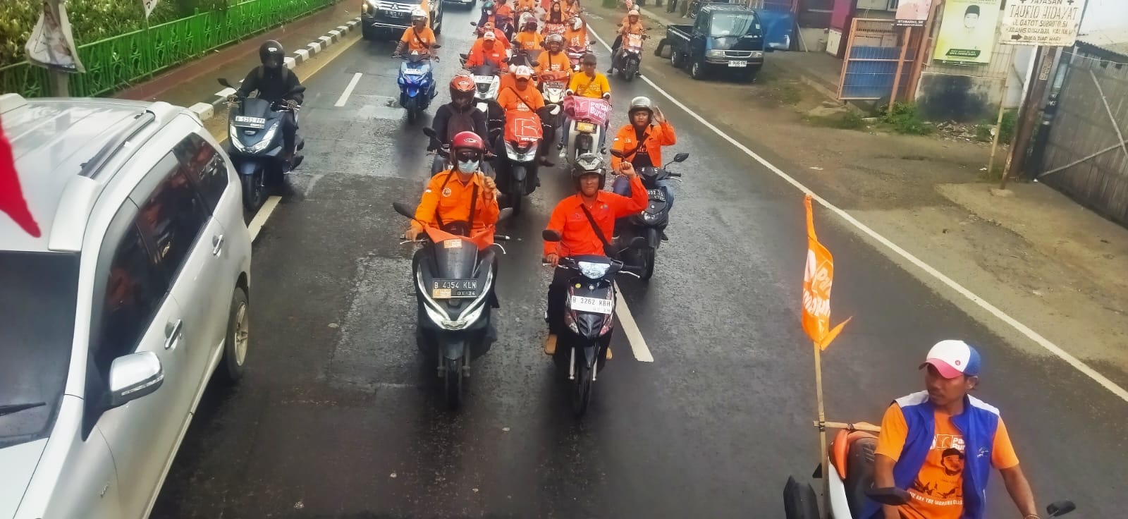 Ramaikan Kampanye Akbar Partai Buruh, Ratusan Simpatisan Konvoi Dari Kota Bekasi