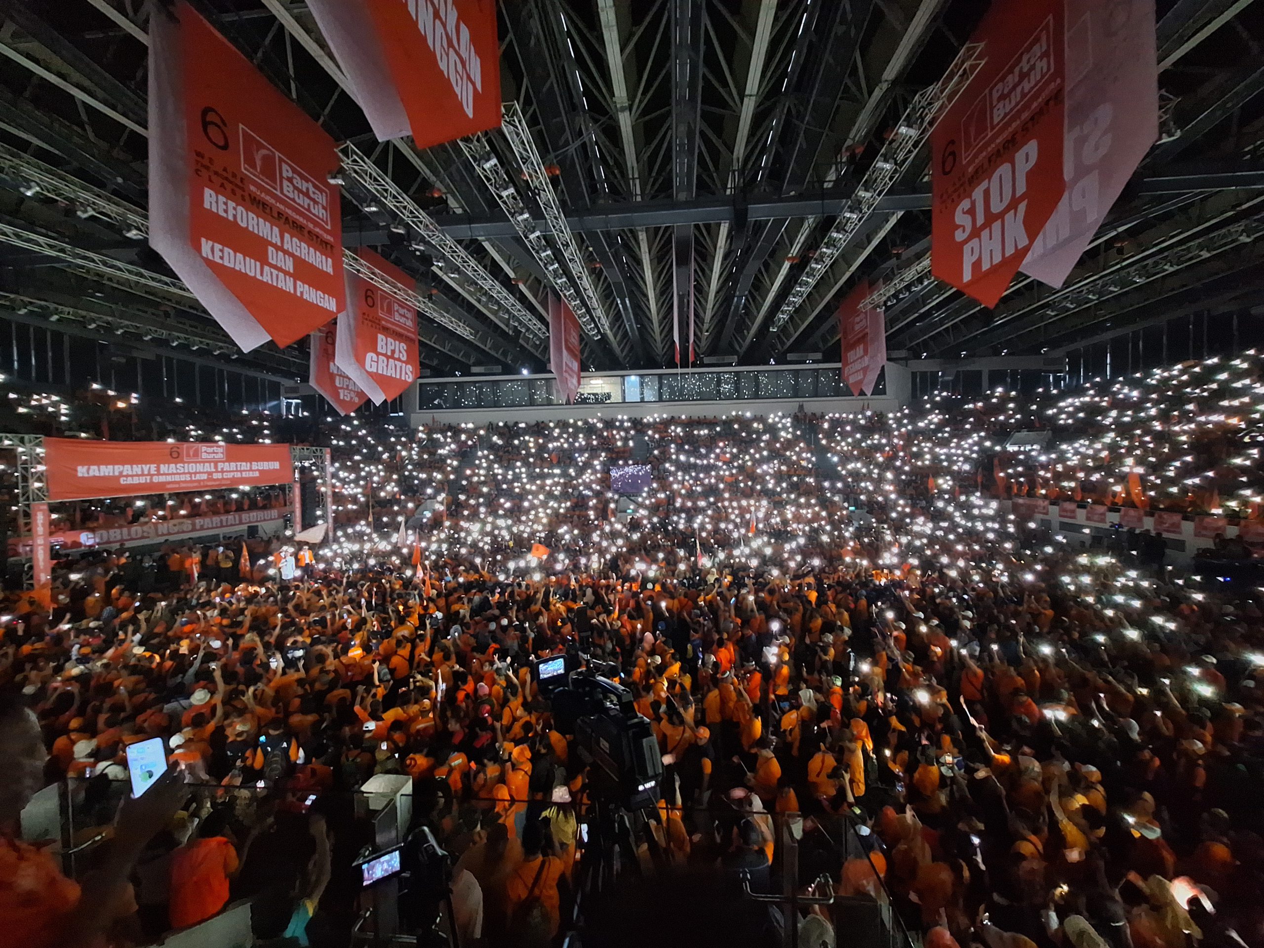 Kampanye Nasional Partai Buruh, Massa Simpatisan Orangekan Istora Senayan