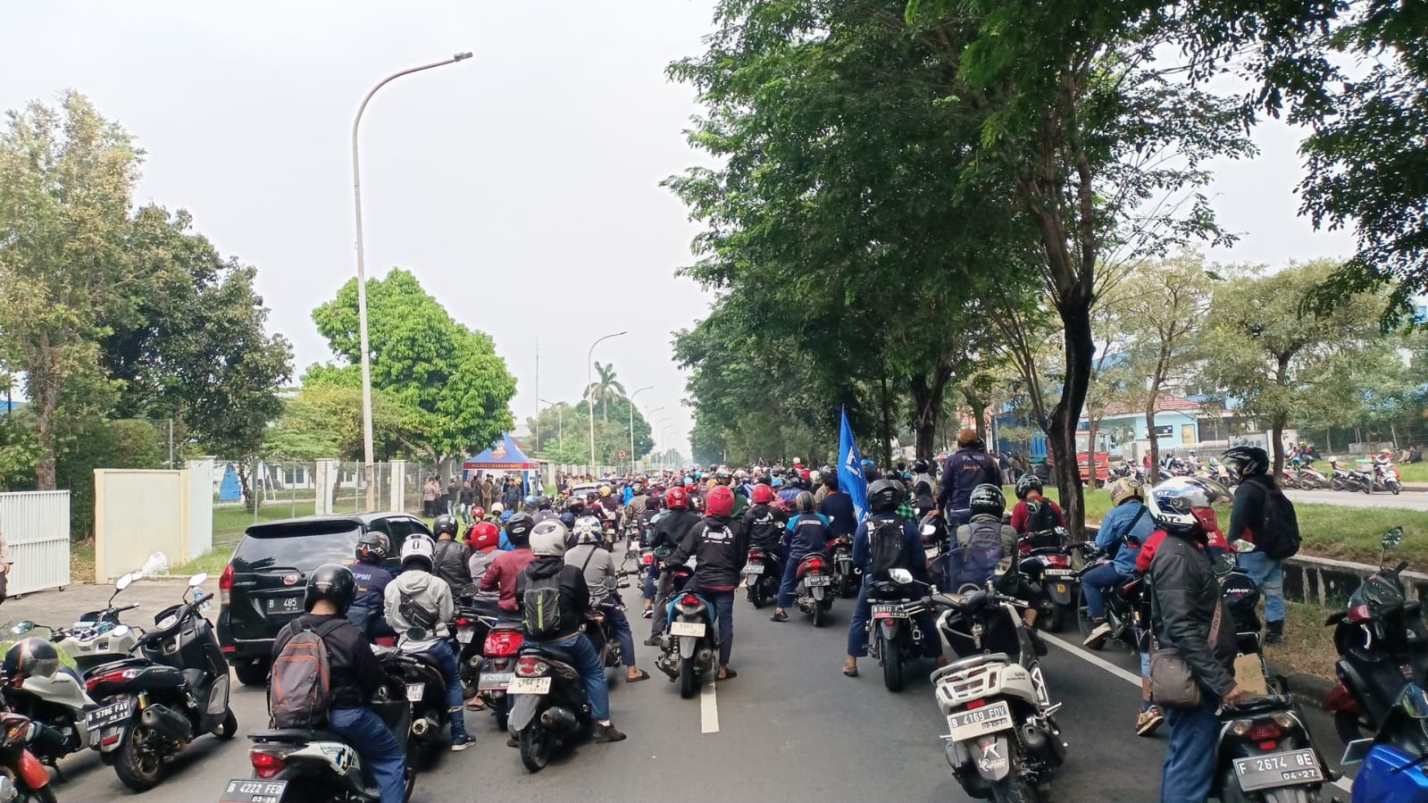 Tuntut Keadilan, Ribuan Buruh FSPMI Bekasi Datangi PT. Minebea Acces Solutions Indonesia