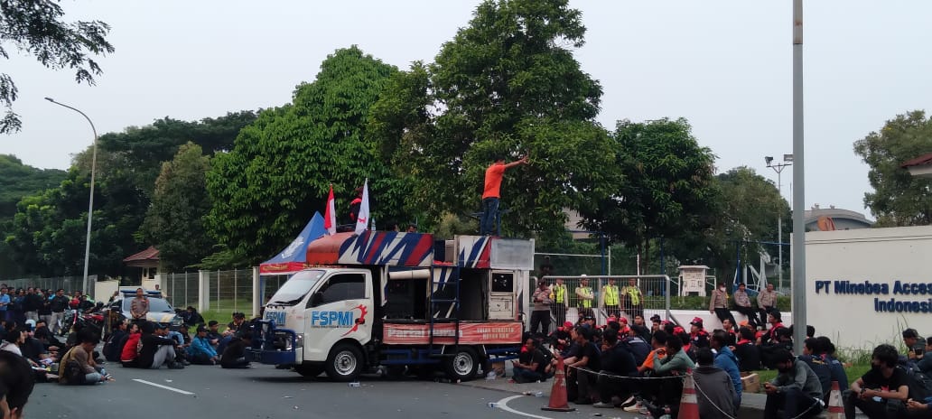 FSPMI Bekasi Kembali Instruksikan Aksi Unjuk Rasa di PT. Minebea Access Solutions Indonesia
