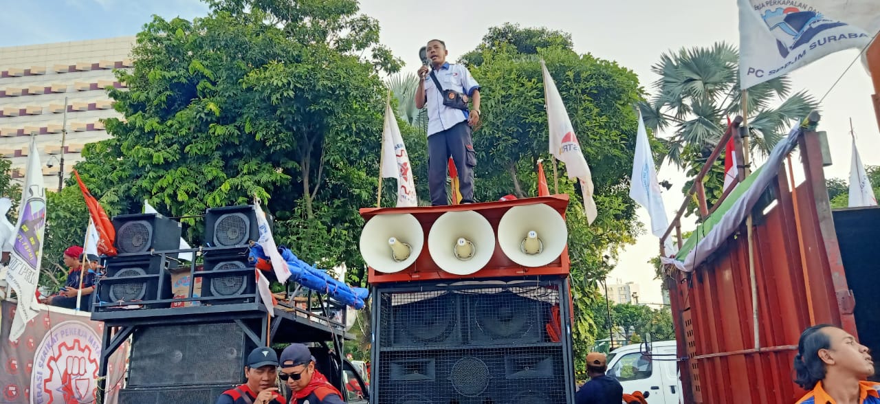 Kritik Tajam Khusnadi Terhadap Kebijakan Tapera di Depan Kantor Grahadi Surabaya