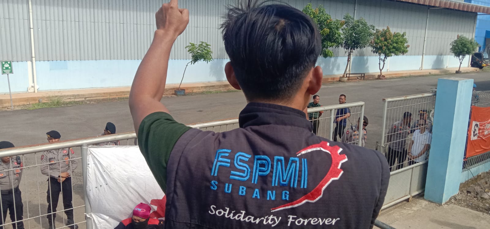 Di Duga PHK Massal di BUMN PT. Perikanan Indonesia Subang (Persero), FSPMI Gelar Aksi Unjuk Rasa