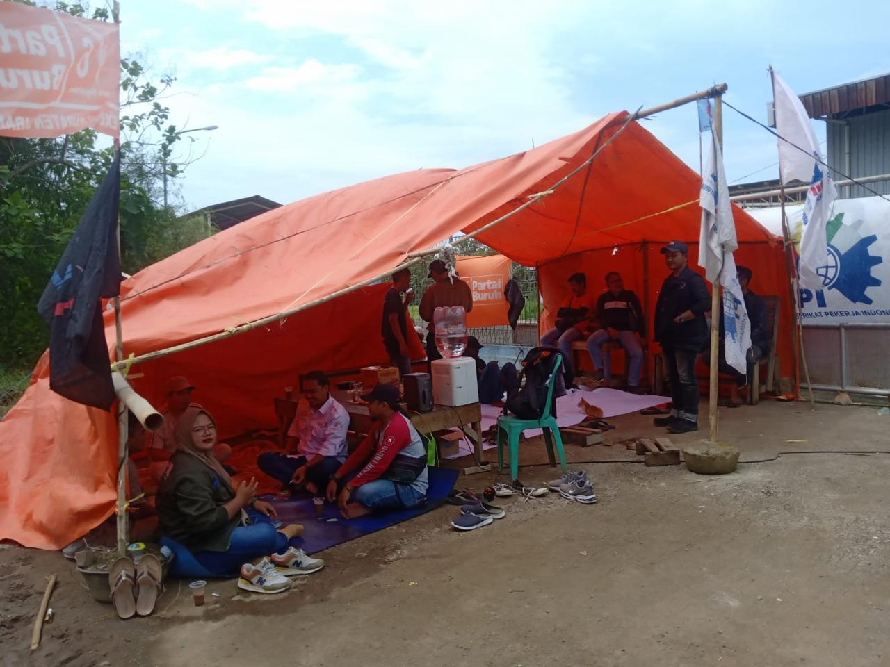 Tenda Perjuangan Buruh PUK SPAI FSPMI PT. Perikanan Indonesia adalah Simbol Perjuangan Dalam Mencari Keadilan