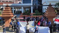 Demo Depan DPRD Provinsi Jawa Timur, Korban Gusuran Rusunawa Gunungsari Menagih Janji