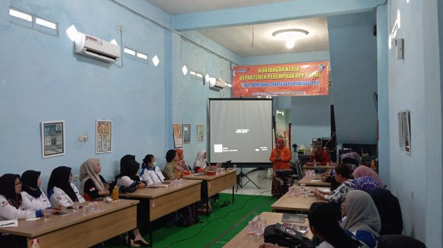 Pekerja Perempuan FSPMI Jawa Timur Adakan Refreshing Course bersama Departemen Perempuan DPP FSPMI