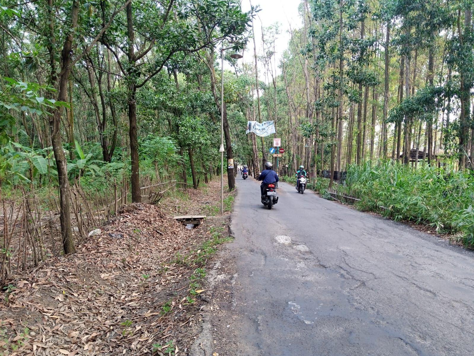 2 Orang Anggota PUK NTRI Laka Lantas Di Jalan Area Hutan Kertas Pada Hari Yang sama