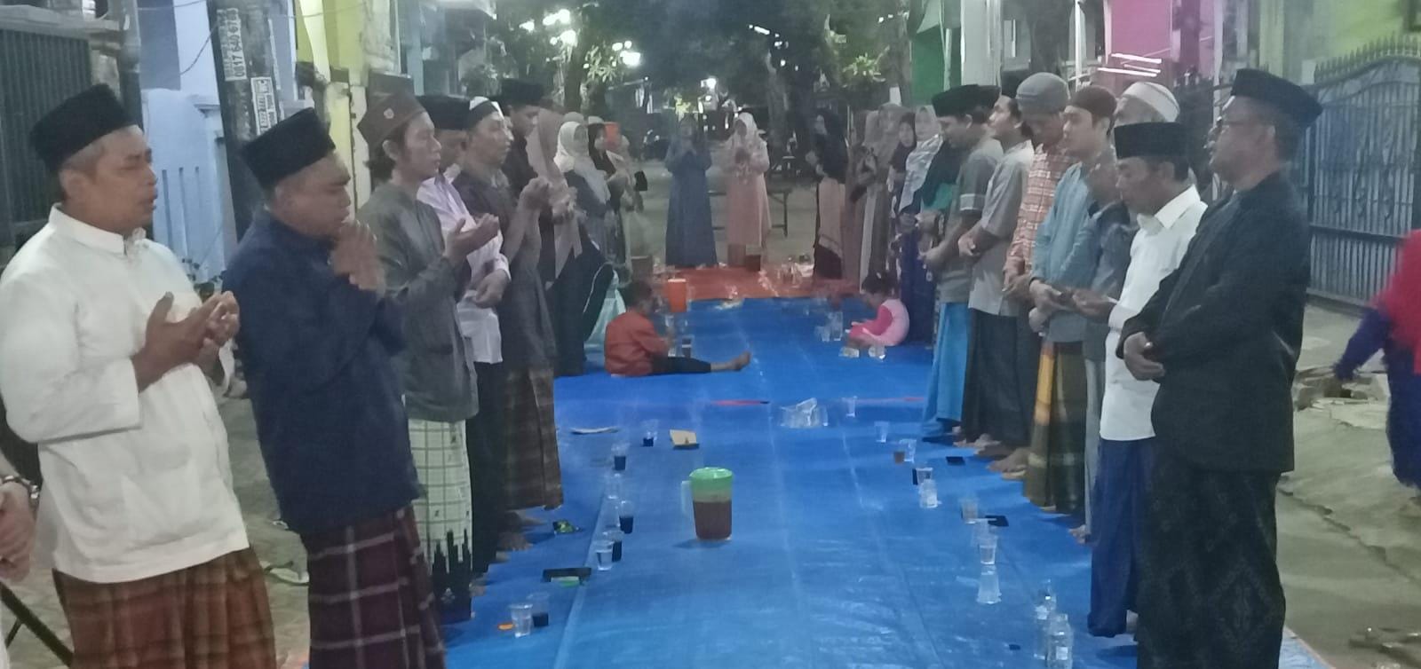 Warga Gang Rukun Perum Wahana Cikarang Gelar Pengajian & Santunan