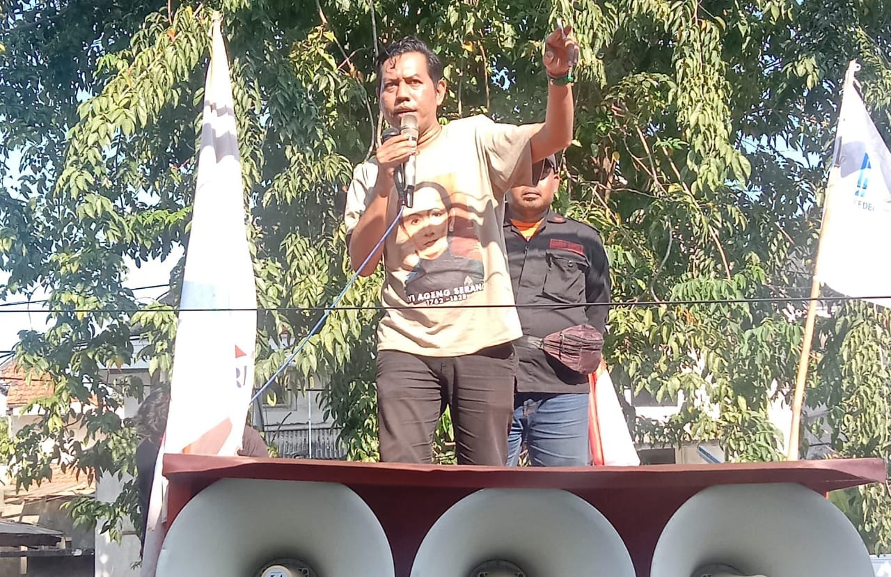 FSPMI Demo PN Surabaya Atas Putusan Bebas Ronald Tannur