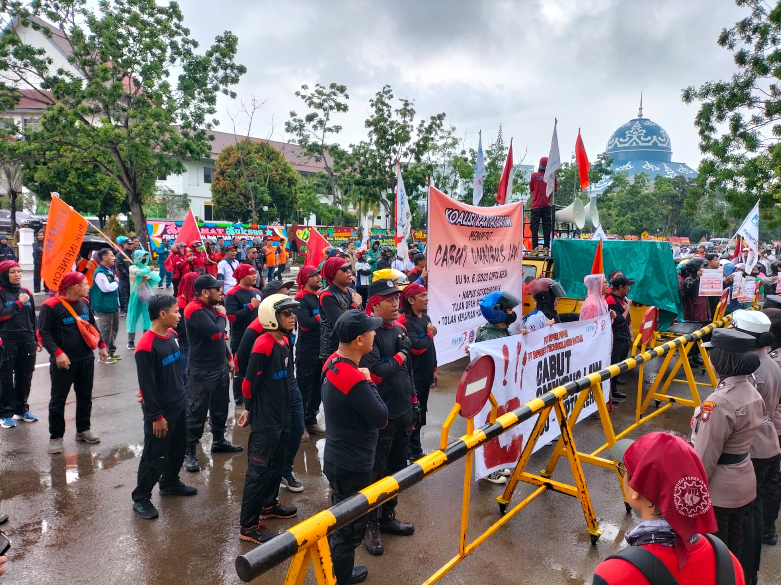 Koalisi Rakyat Batam Sampaikan Tuntutan di Kantor Walikota