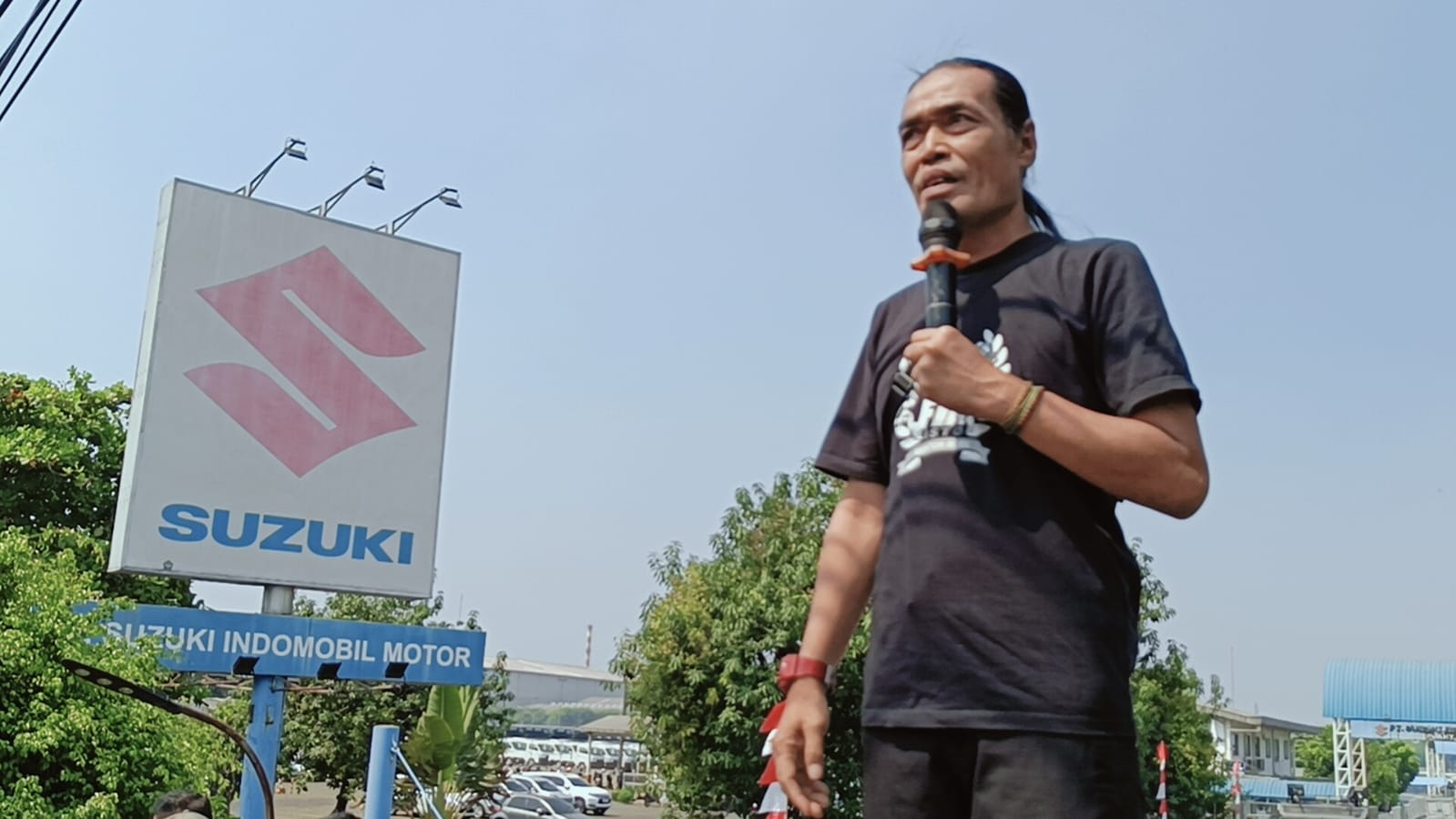 Pangkorda Garda Metal Bekasi Pimpin Langsung Aksi Unjuk Rasa di Depan PT. Suzuki Indomobile Motor