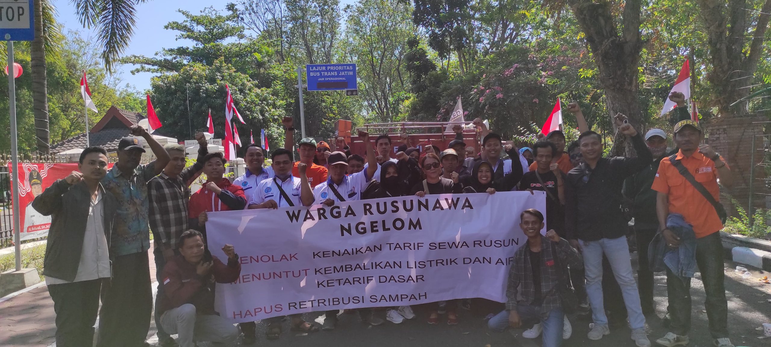 Keberatan Dengan Kenaikan Tarif, Puluhan Warga Rusun Sidoarjo Geruduk Kantor Bupati Sidoarjo