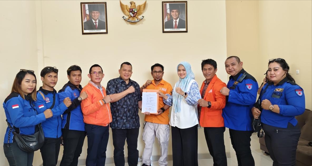 Exco Partai Buruh Karawang Resmi Usung Drs. H. Acep Jamhuri, M.Si dan Hj. Gina Fadlia Swara, S.E.,M.M