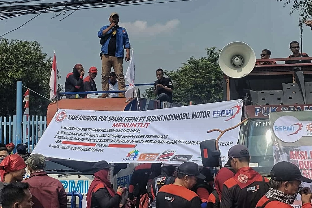 Ribuan Buruh Bekasi Geruduk PT. Suzuki Indomobil Motor