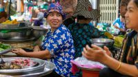 Aksi Buruh Datang Warung Makanan Senang