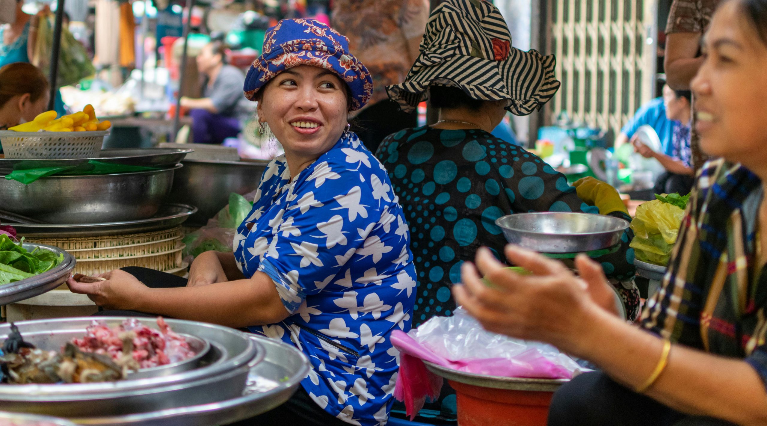 Aksi Buruh Datang Warung Makanan Senang