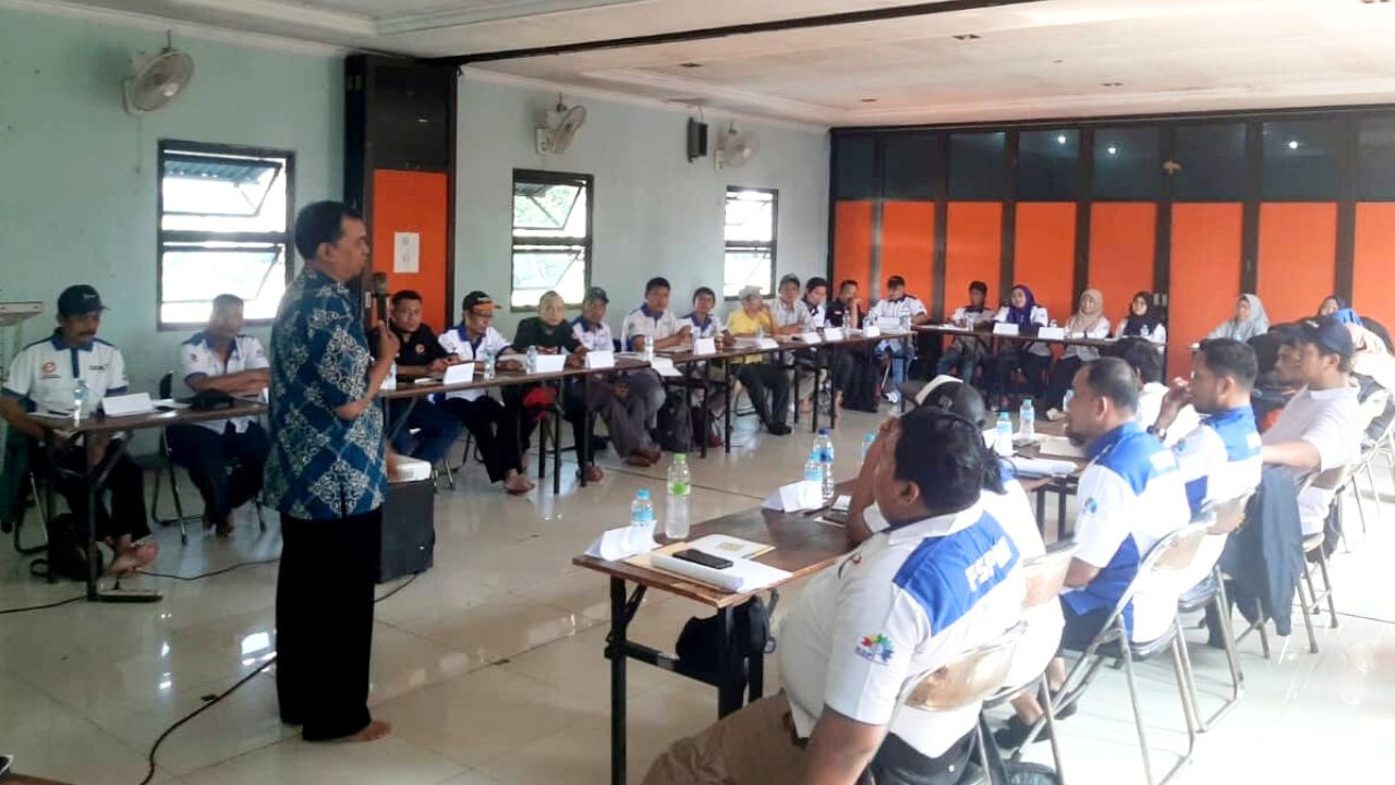 Meski Hari Libur, Anggota FSPMI Giat Menuntut Ilmu