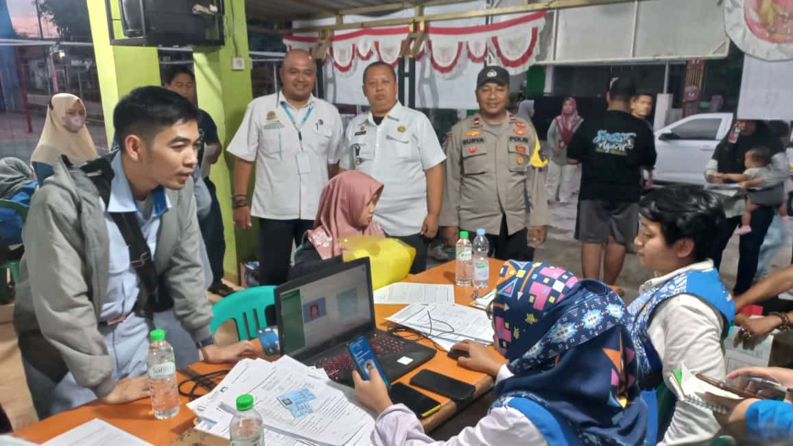 Inovasi SALAM Kecamatan Serang Baru, Jemput Bola Perdana di Sekretariat RW 010 Mega Regency