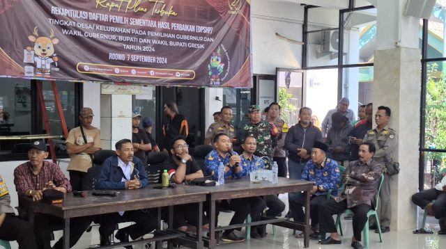 Warga Demo di Balai Desa Roomo Terkait CSR PT Smelting Gresik