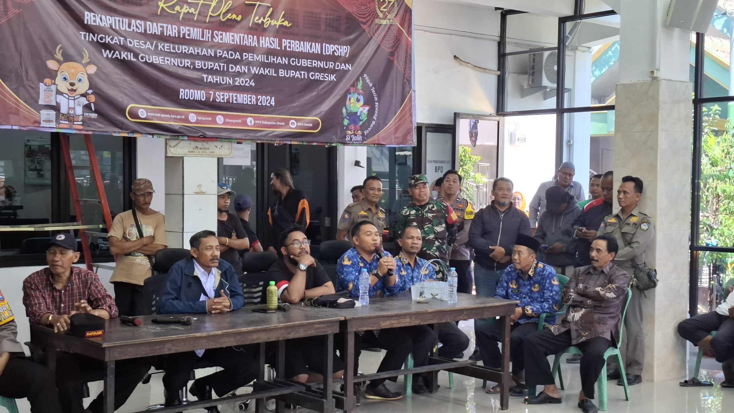 Warga Demo di Balai Desa Roomo Terkait CSR PT Smelting Gresik