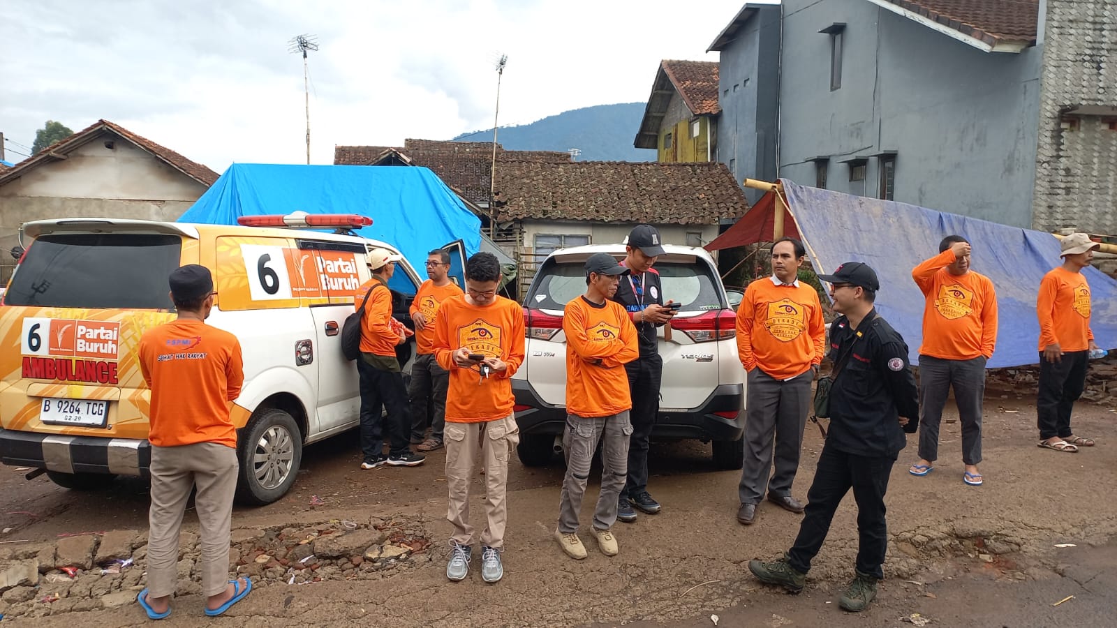 DPP FSPMI dan DPN Jamkeswatch Lakukan Bakti Sosial Korban Gempa di Kabupaten Bandung