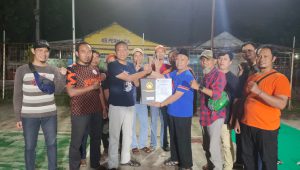 Anggota DPRD Kabupaten Bekasi Serahkan SK Kepada Ketua Tim Relawan