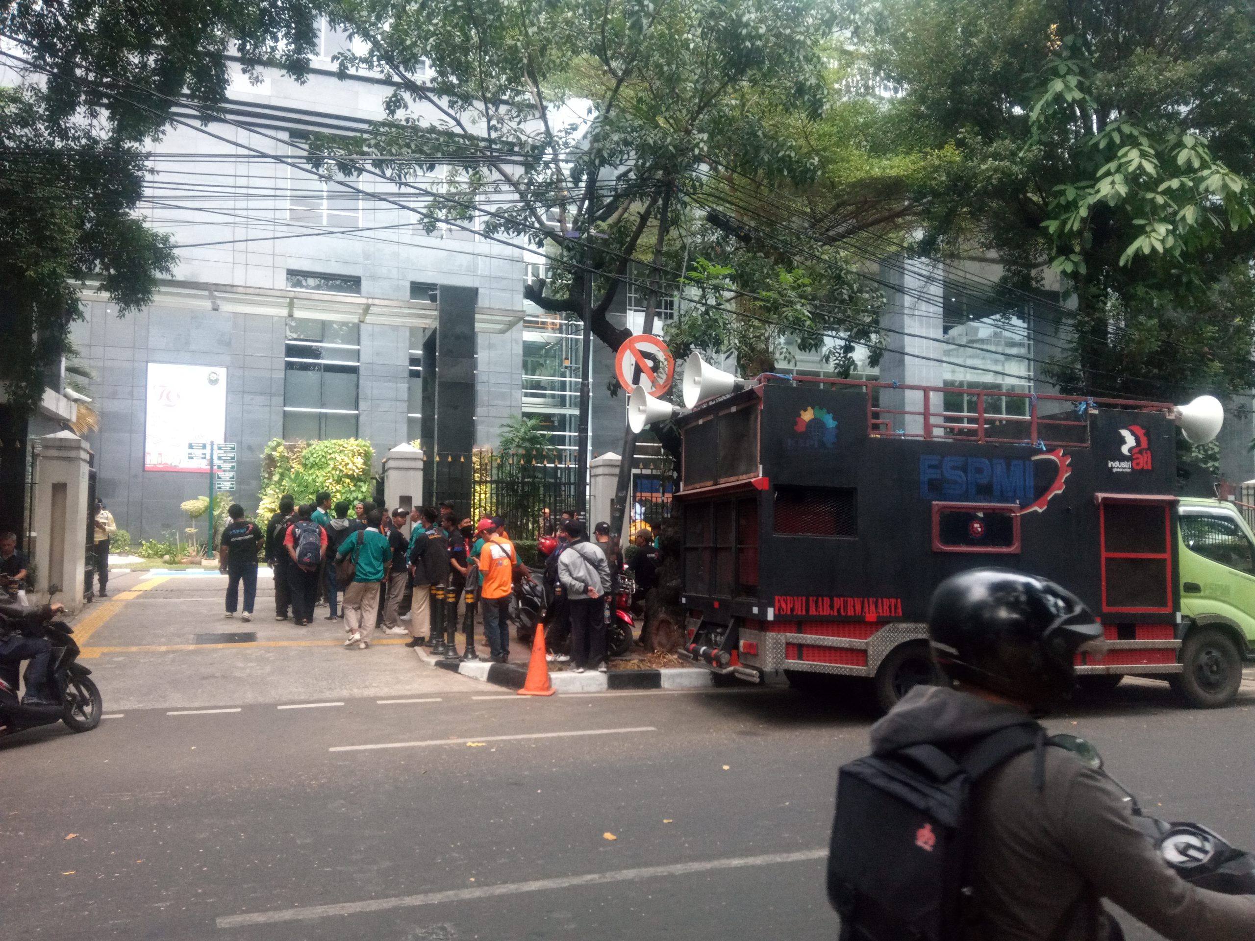 Tuntut Pembayaran Hak 511 Pekerja PT Aditec Cakrawiyasa yang Belum Terpenuhi, FSPMI Geruduk PN Jakarta Pusat