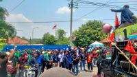 Aksi Solidaritas FSPMI dan ABS untuk Anggota FSBMM meminta: Pekerjakan Kembali Dani Afgani di PT. Anugrah Mutu Bersama (Pabrik Kecap Bango) Subang