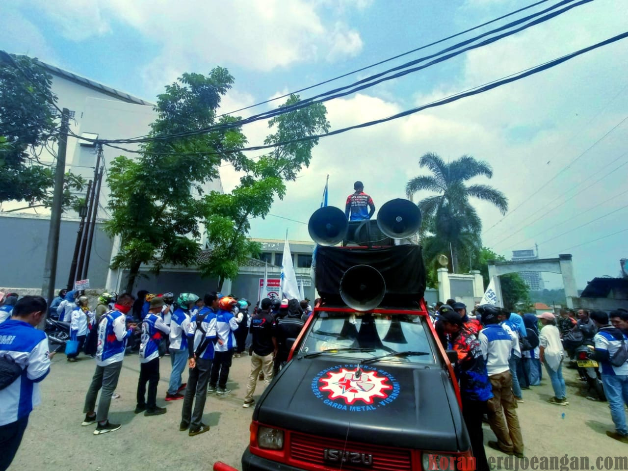 Imbas PHK Sepihak, PT.Solas Langgeng Sejahtera di  Demo  Buruh FSPMI  dan Aliansi Buruh KBB