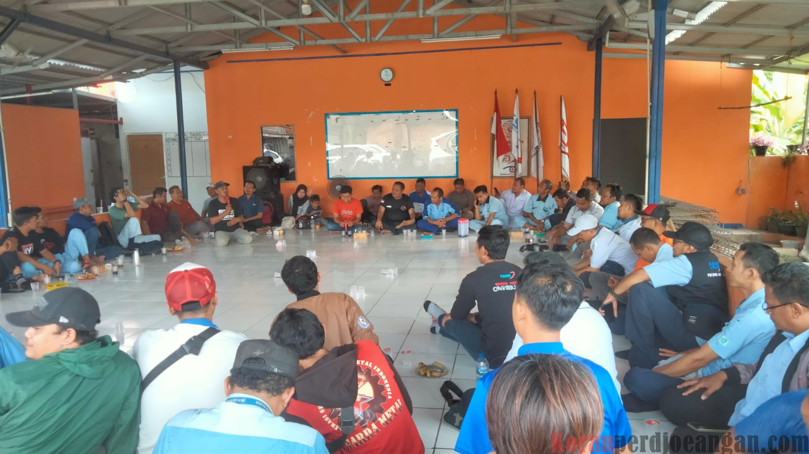 PC SPAMK FSPMI Bekasi Gelar Konsolidasi Organisasi di Saung Buruh