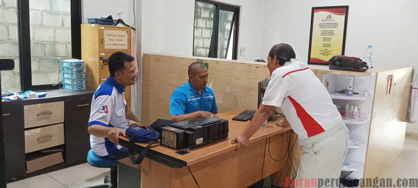 Antara Rapat dan Ruang Kerja Ketua dan Sekretaris PC SPAI FSPMI Purwakarta Jalin Keseimbangan