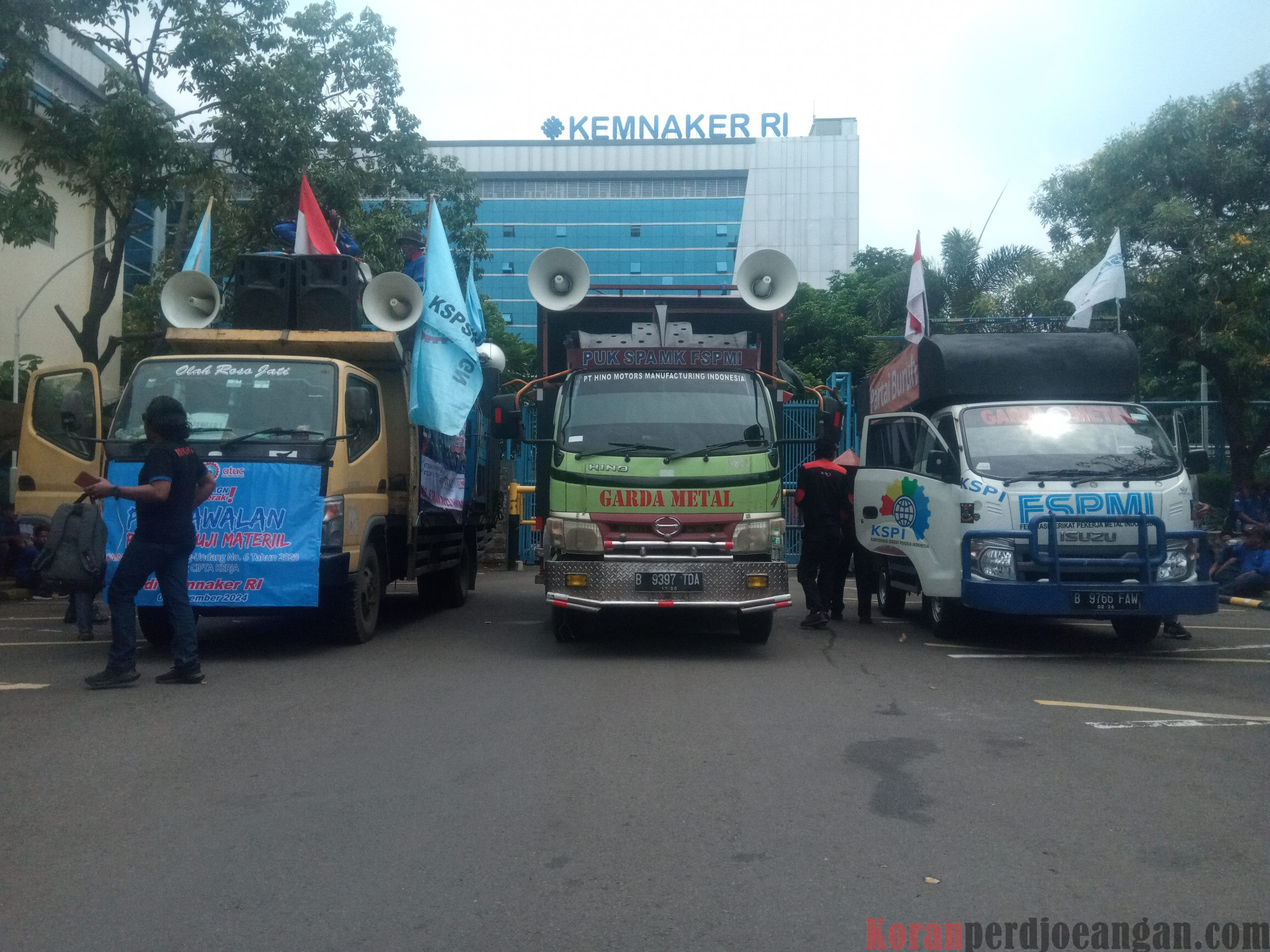 Aksi Buruh di Kemenaker, Ketua KC FSPMI Purwakarta: Buruh Tidak Serakah Dalam Meminta Upah