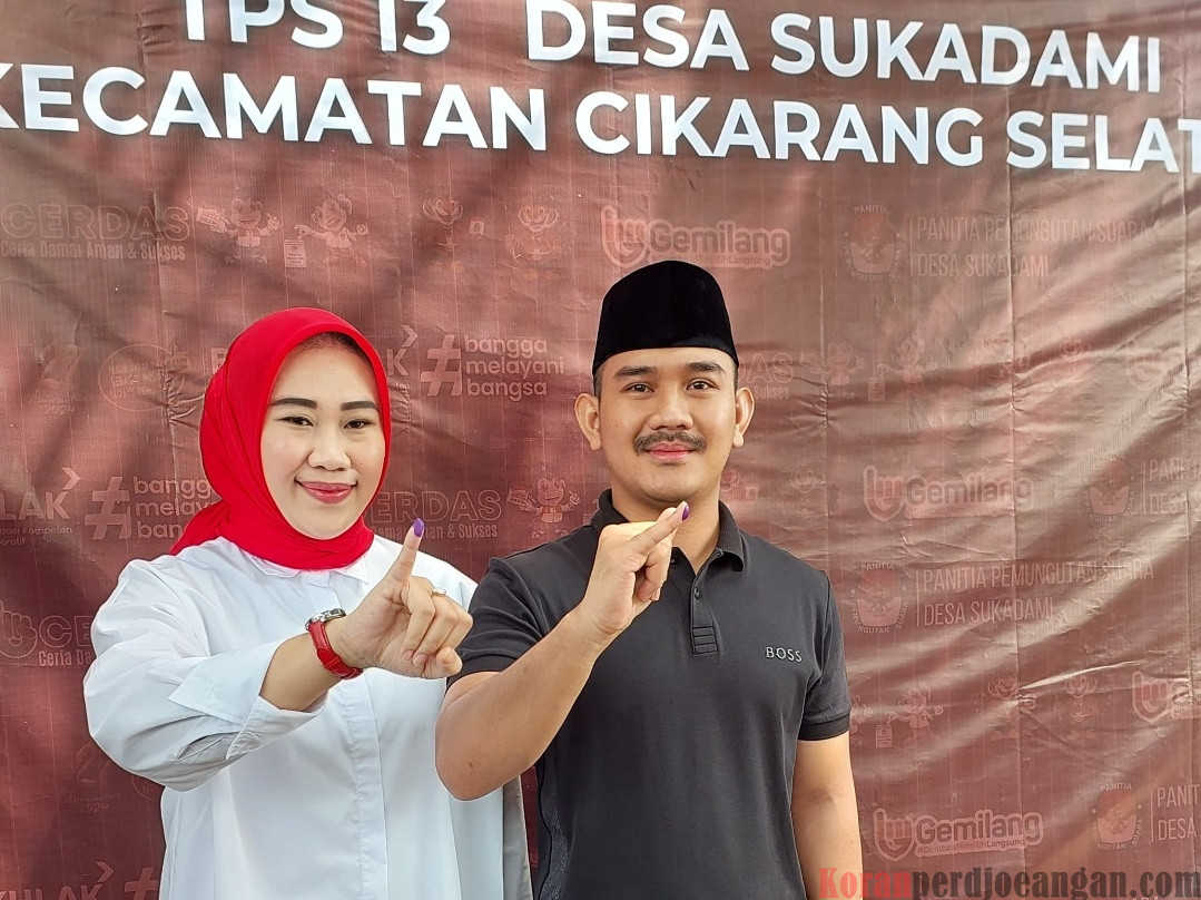 Calon Bupati Bekasi Ade Kuswara Nyoblos di TPS 13 Desa Sukadami