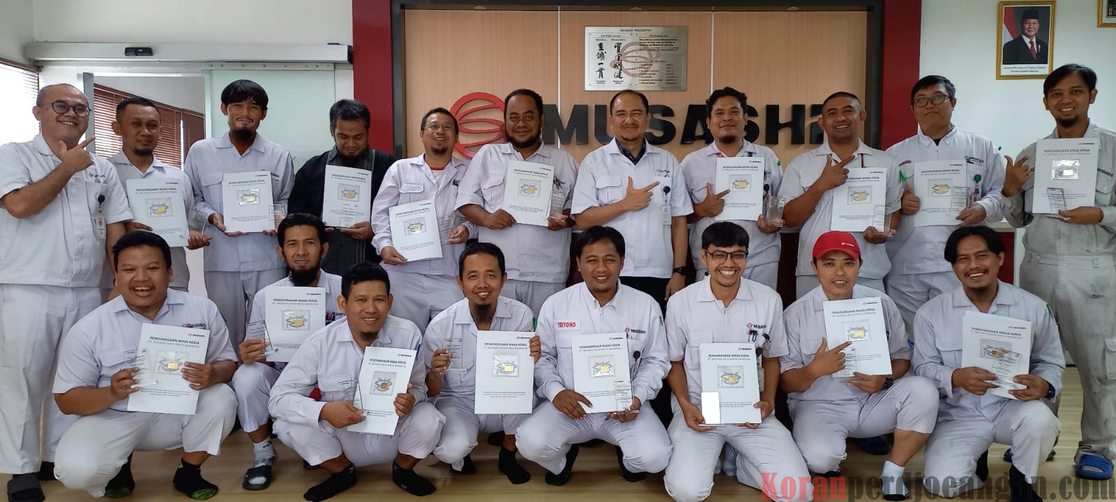 46 Pekerja PT. Musashi Auto Parts Indonesia Terima Penghargaan 20 Tahun Masa Kerja