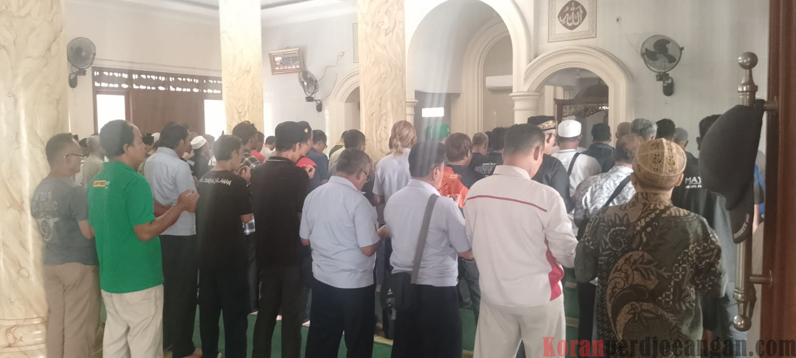 Ratusan Buruh Hadiri Salat Jenazah Almarhum H. Machmud Syam di Masjid Nurul Huda