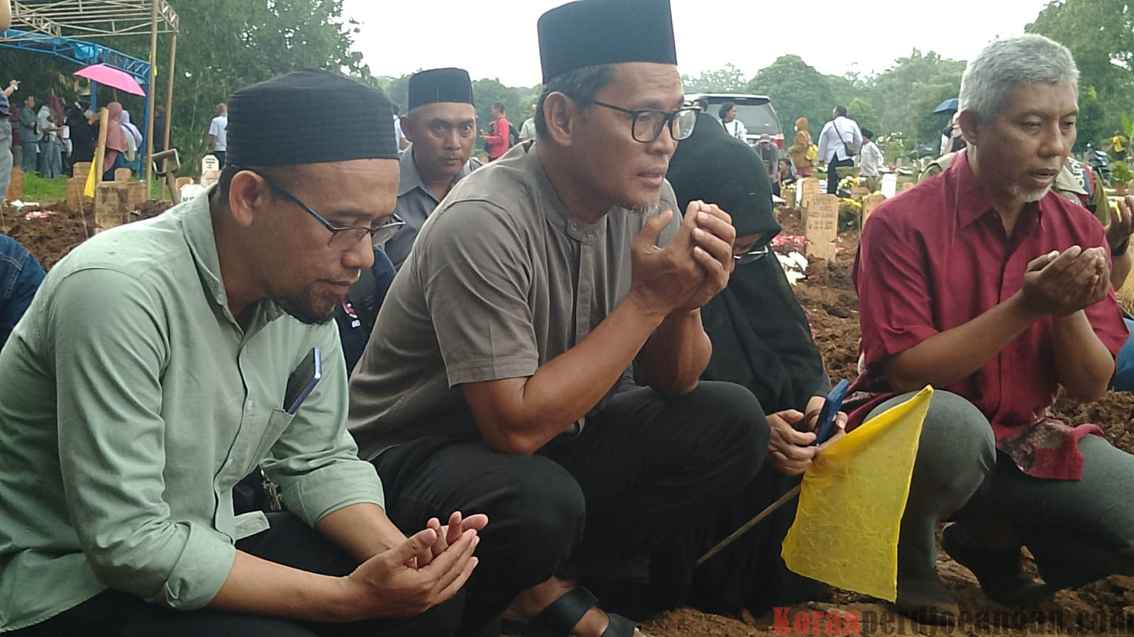 Proses Pemakaman Almarhum H. Machmud Syam Berjalan Lancar di TPU Pedurenan