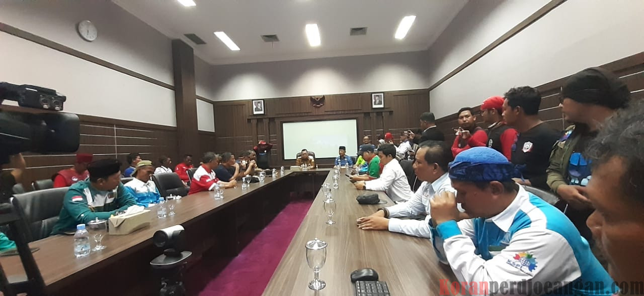 Pimpinan Buruh Diterima PJ Gubernur Banten Terkait SK Penetapan UMK dan UMSK 2025