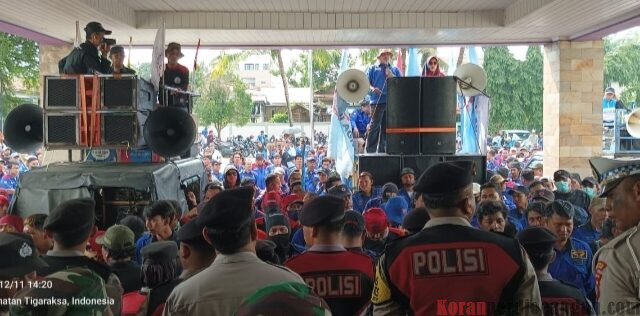 Buruh Kabupaten Tangerang Kawal Rapat Pleno Pengupahan