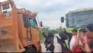 Musisi Anak Negeri Salurkan 200 Nasi Bungkus untuk Sopir Truk Terjebak Banjir