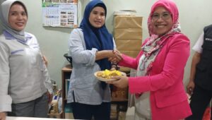 Peringati Hari Jadi ke 11, Pengurus Media Perdjoeangan Bekasi Potong Tumpeng