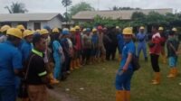 Ratusan Pekerja Pabrik Pengolahan Kelapa Sawit Melakukan Protes Terhadap Management Atas Perubahan Waktu Kerja yang dinilai Kurang Efektif