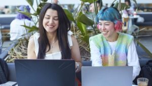 Gen Z, Kalian Tidak Akan Bisa Melawan Sistem Sendirian,  Saatnya Berserikat
